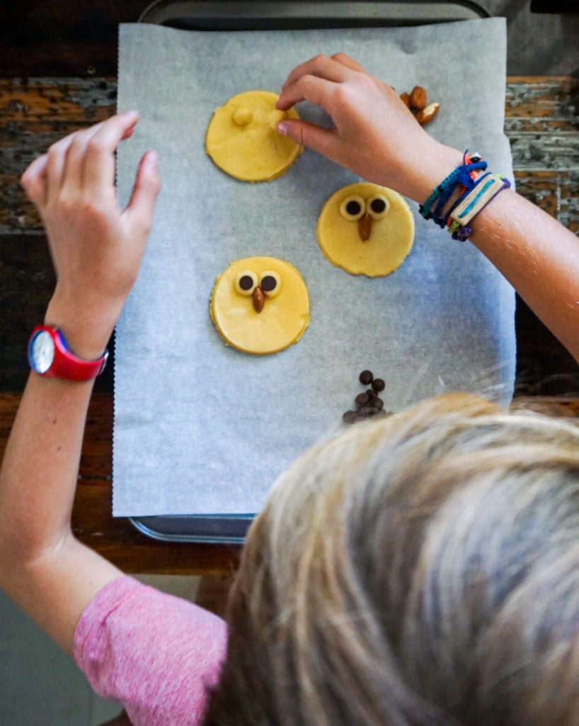 decorating owl cookie