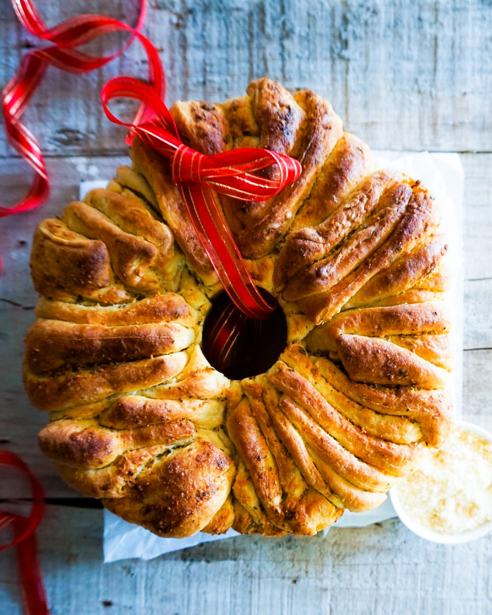 Garlic bread wreath