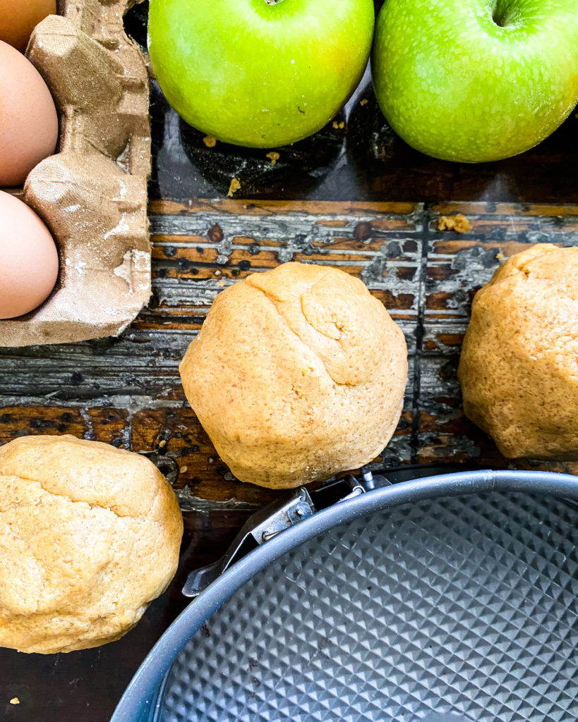 3 dough balls for apple pie